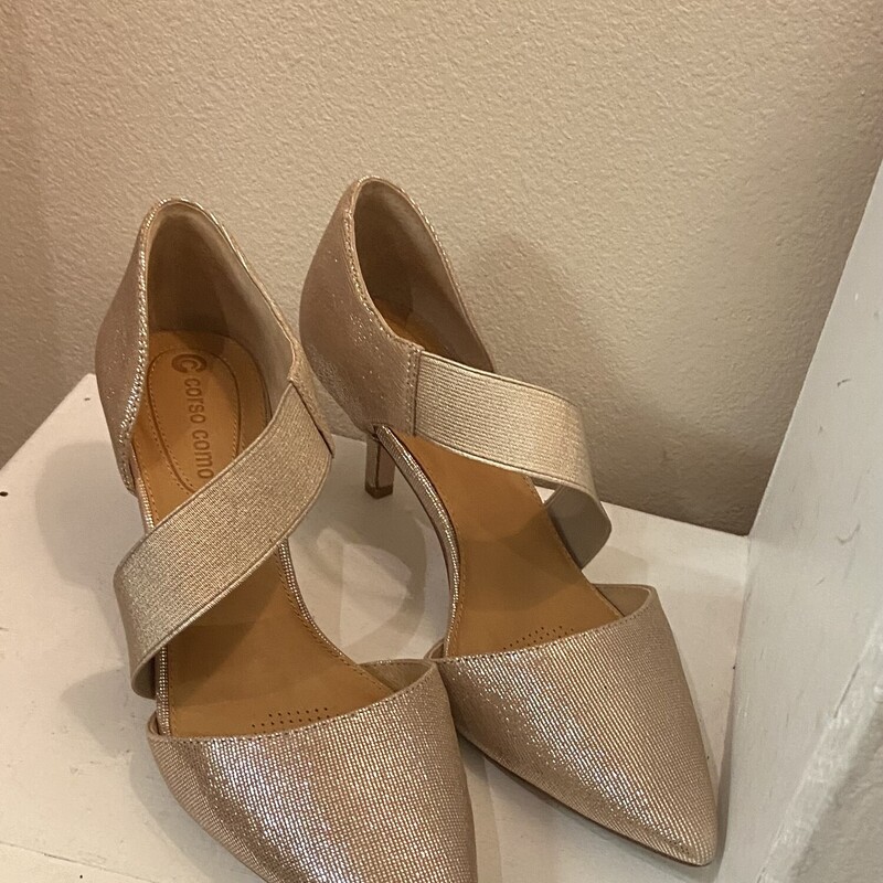 Gld Shimmer Heel<br />
Gold<br />
Size: 8 1/2