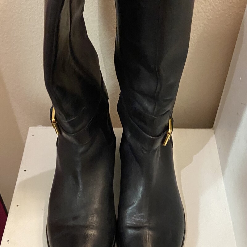 Blk Leather Tall Boot<br />
Black<br />
Size: 9