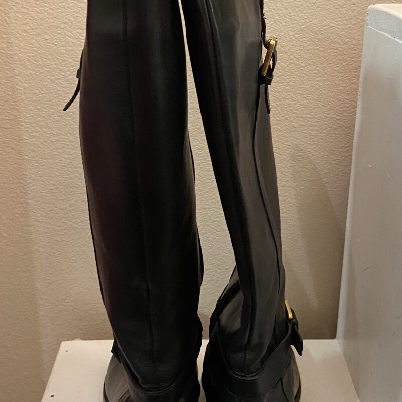 Blk Leather Tall Boot<br />
Black<br />
Size: 9