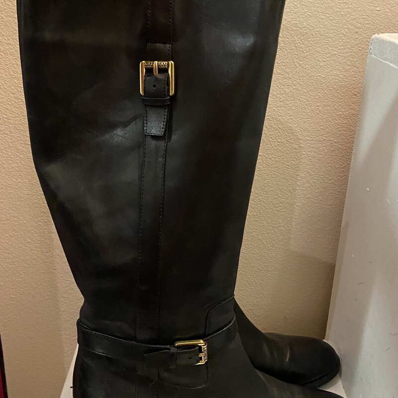 Blk Leather Tall Boot<br />
Black<br />
Size: 9