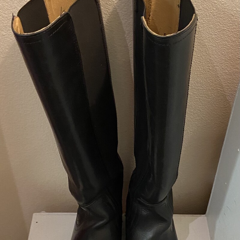 Black Leather Tall Boot<br />
Black<br />
Size: 8 R $239