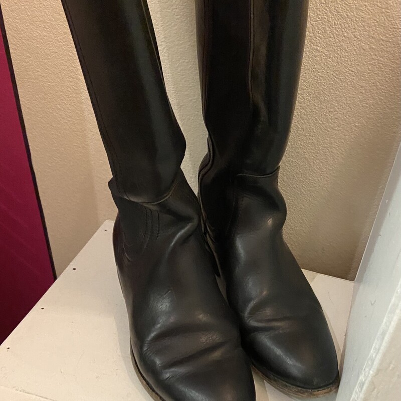 Black Leather Tall Boot<br />
Black<br />
Size: 8 R $239