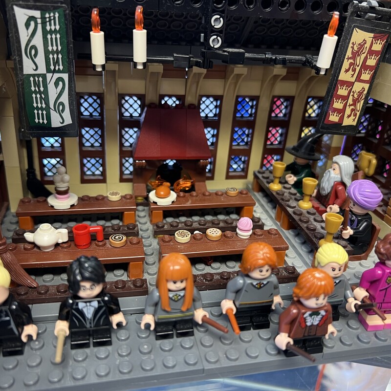 Lego 75954 Harry Potter Hogwarts Great Hall<br />
859 pcs 9-14Y<br />
Manual Included<br />
Lots of Extra Figures.