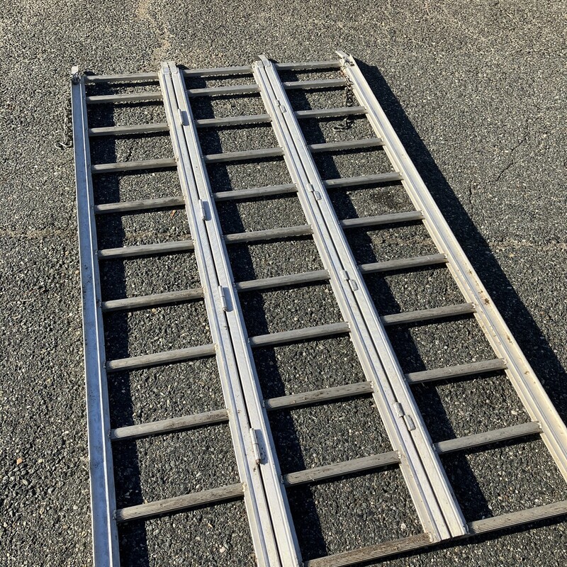 Tri Fold Ramp

1500 lb. Capacity 45 in. x 69 in. Tri-Fold Aluminum Loading Ramp