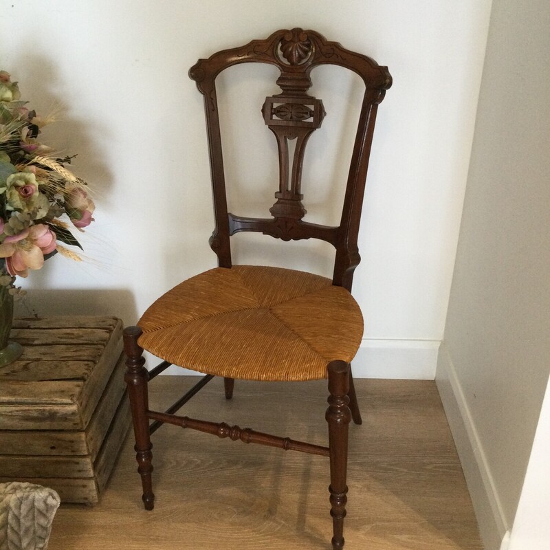 Eastlake Dining/Desk chair
Solid Wood with Carved Back and Turned Legs
Rush Seat
16in D x16.5in D x 35.5in H