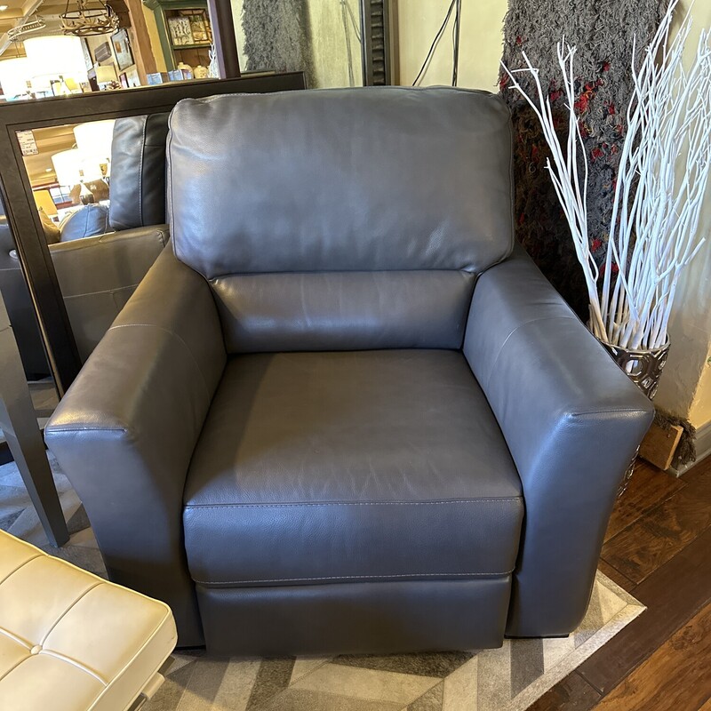 Faux Leather Electric Recliner<br />
<br />
Size: 40Wx37Dx39T