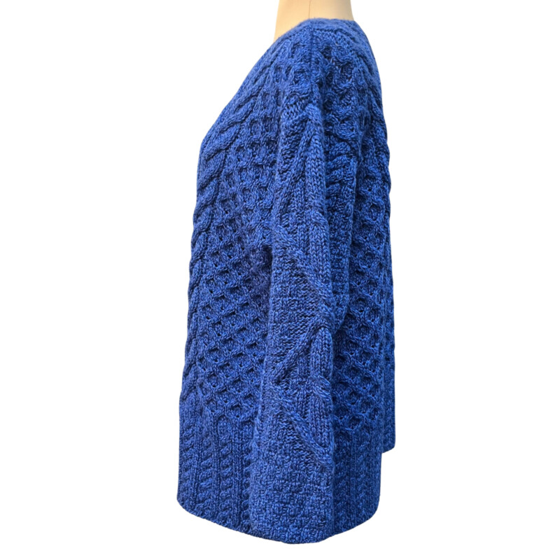 Kilronan Knitwear Sweater<br />
Pure New Wool<br />
Beautiful Blue<br />
Size: Large