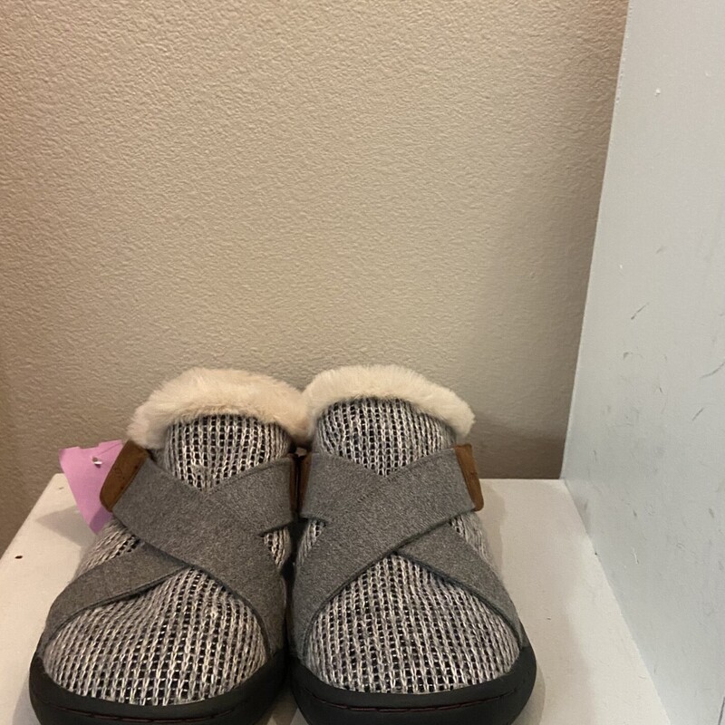 Gry Sherpa Slipper Shoe<br />
Grey<br />
Size: 9