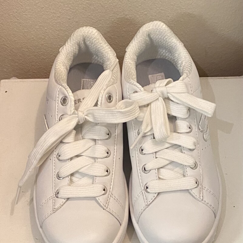 NIB Wht/slv Sneakers<br />
Wht/slv<br />
Size: 7