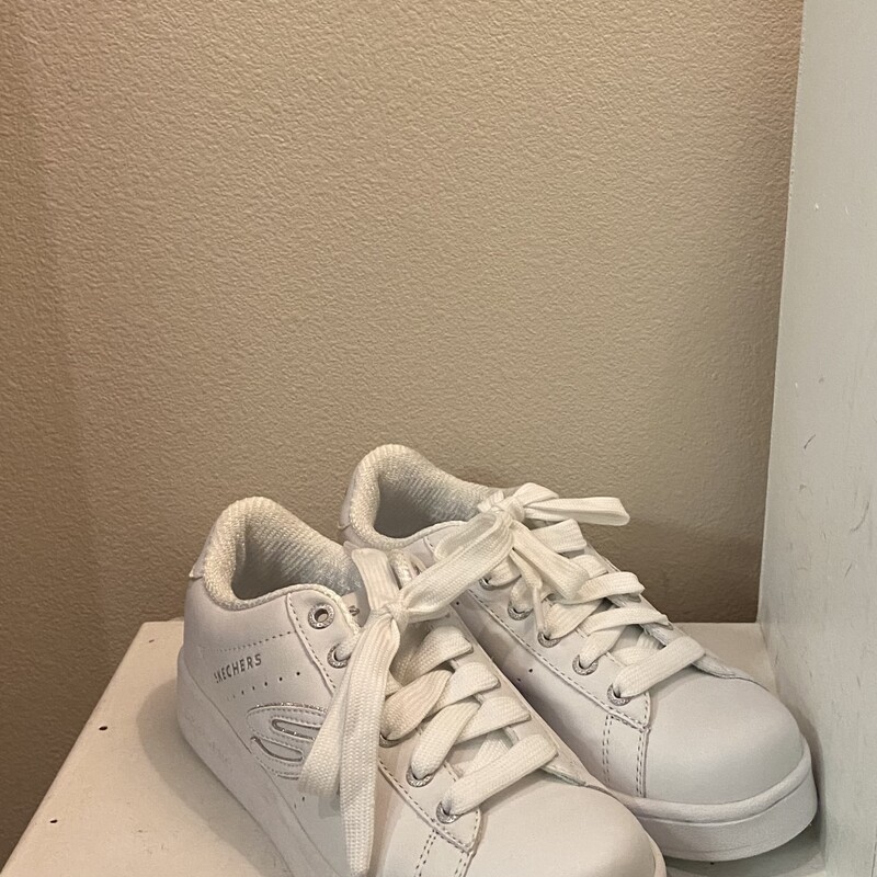 NIB Wht/slv Sneakers