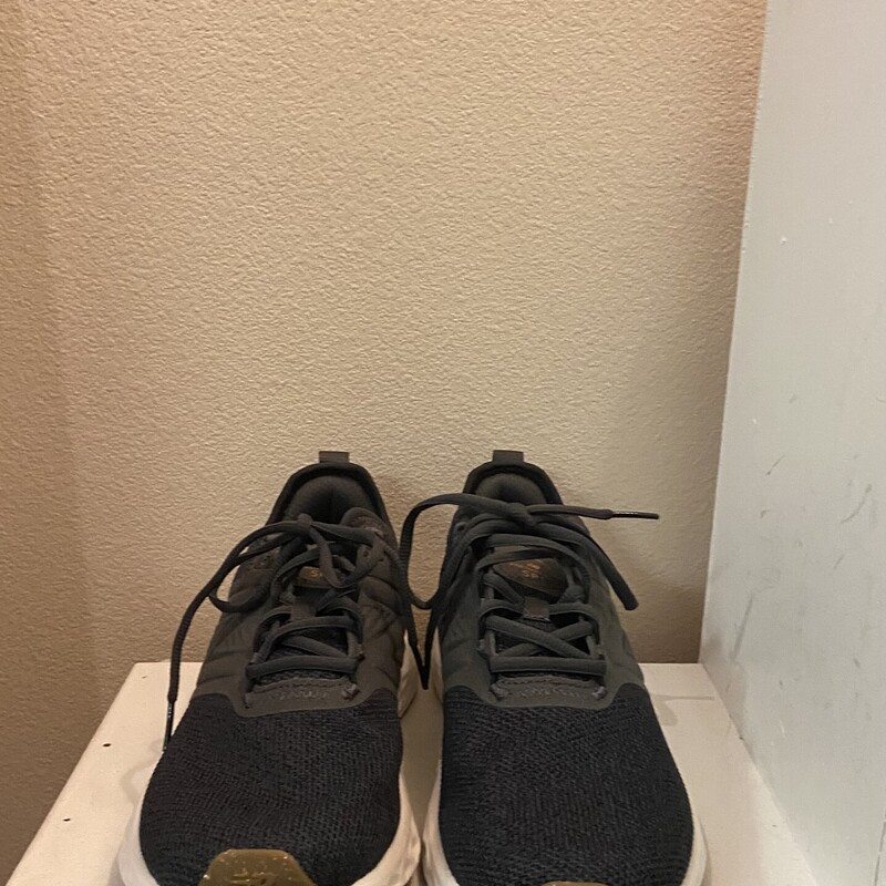 EUC Gry Msh Run Shoe<br />
Grey<br />
Size: 11