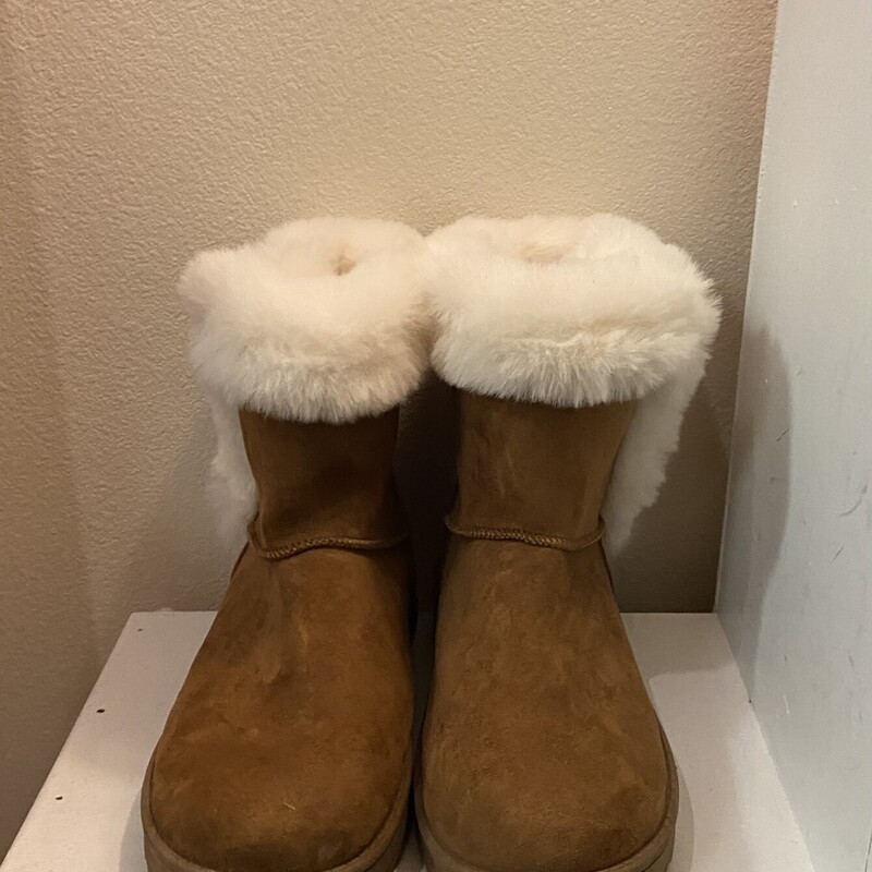 Chsnut Faux Fur Boot<br />
Chesnut<br />
Size: 9