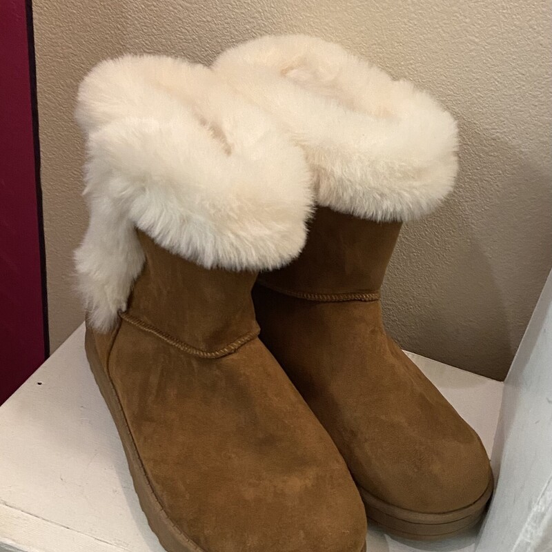 Chsnut Faux Fur Boot<br />
Chesnut<br />
Size: 9