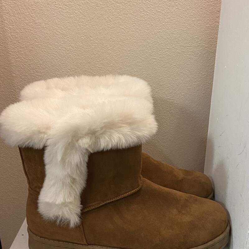 Chsnut Faux Fur Boot<br />
Chesnut<br />
Size: 9