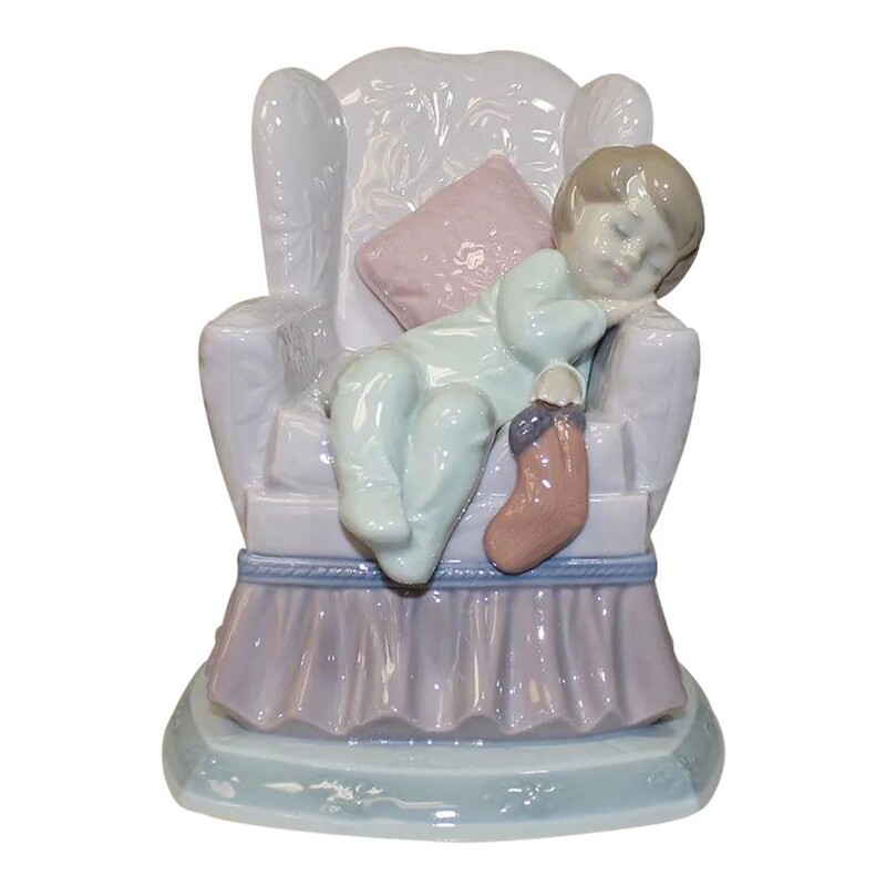 Lladro Visions of Sugarplums Figurine
Pink Blue Purple Size: 5 x 5 x 6.5H
#6667
The Night Before Christmas Collection
Original box included