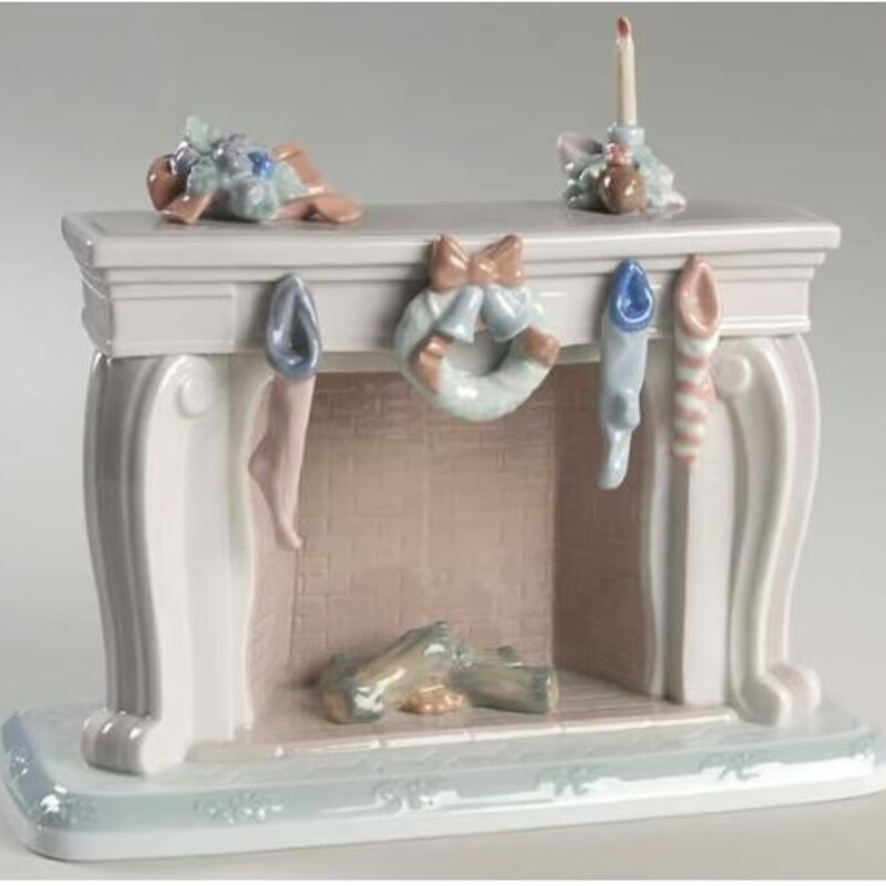 Lladro Up The Chimney He Rose Figurine
Pink Blue Green Gray Size: 9 x 8H
#6668
The Night Before Christmas Collection
Original box included