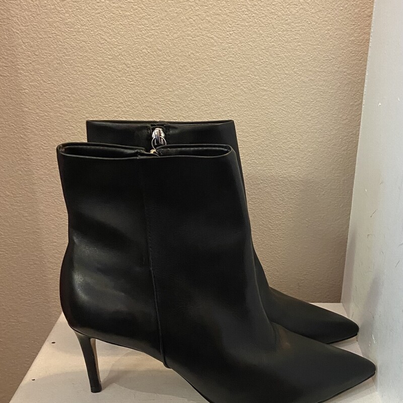 EUC Blk Lther Heel Bootie<br />
Black<br />
Size: 8