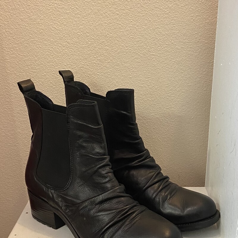 NEW Blk Lthr Ankle Boot