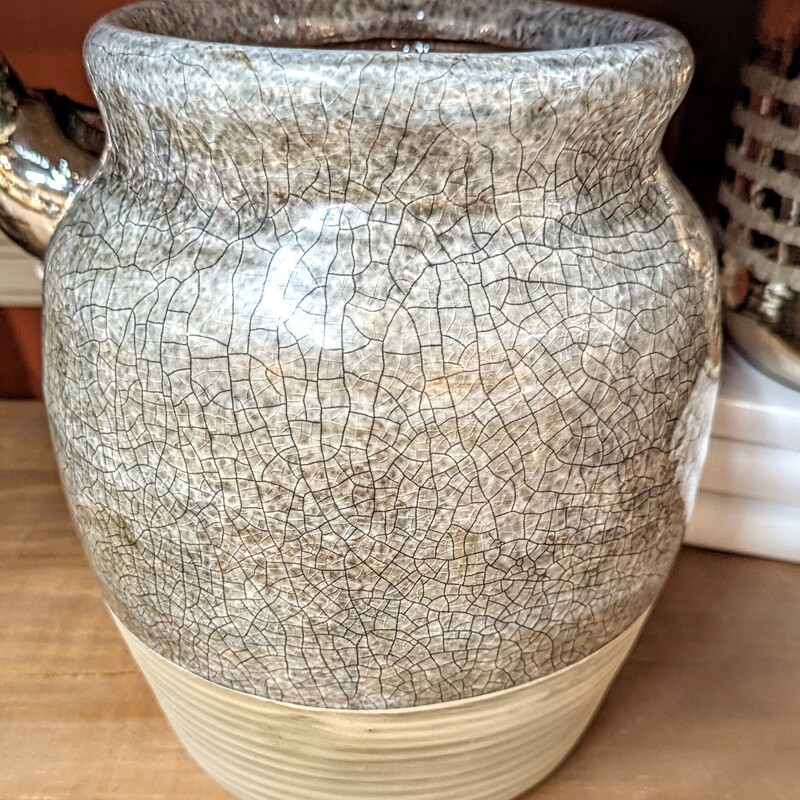 Crackle Ceramic Ribbed Vase
Grey
Size: 8x10H