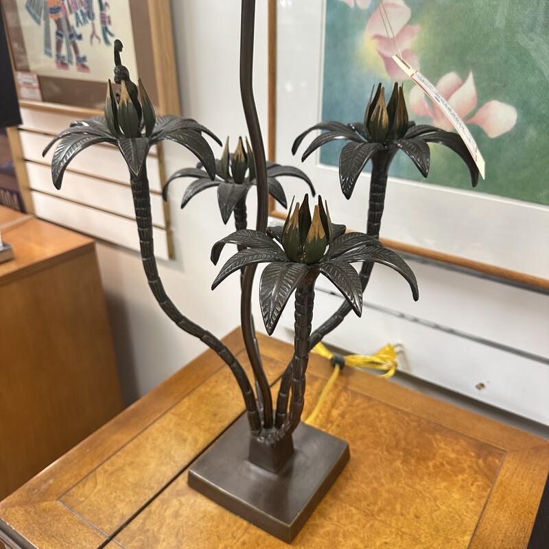 Vintage Maitlad Smith (?) Bronze Monkey Lamp, includes lamp shade. Adorable little monkeys!<br />
Size: 34in