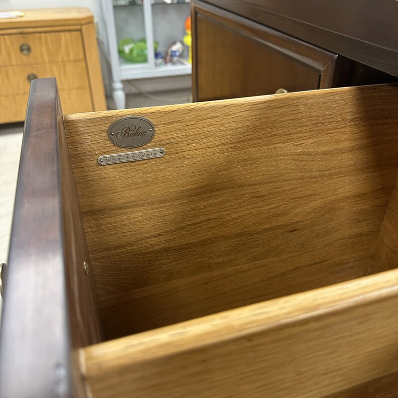 Bakers Dansu Sideboard, Mahogany. In gorgeous condition!<br />
Size: 79x36x22