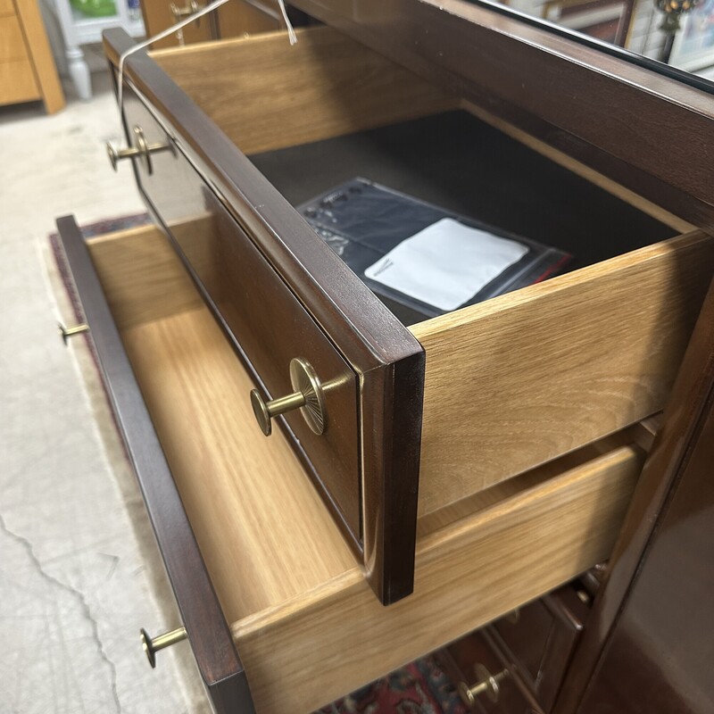 Bakers Dansu Sideboard, Mahogany. In gorgeous condition!<br />
Size: 79x36x22