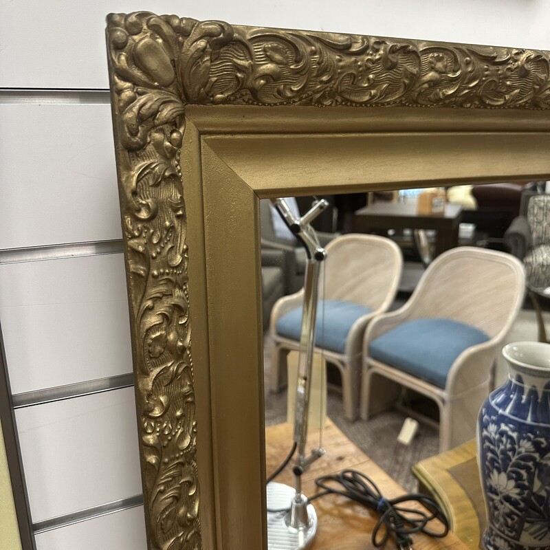 Gold Gilt Mirror, Vintage
Size: 24x27.5