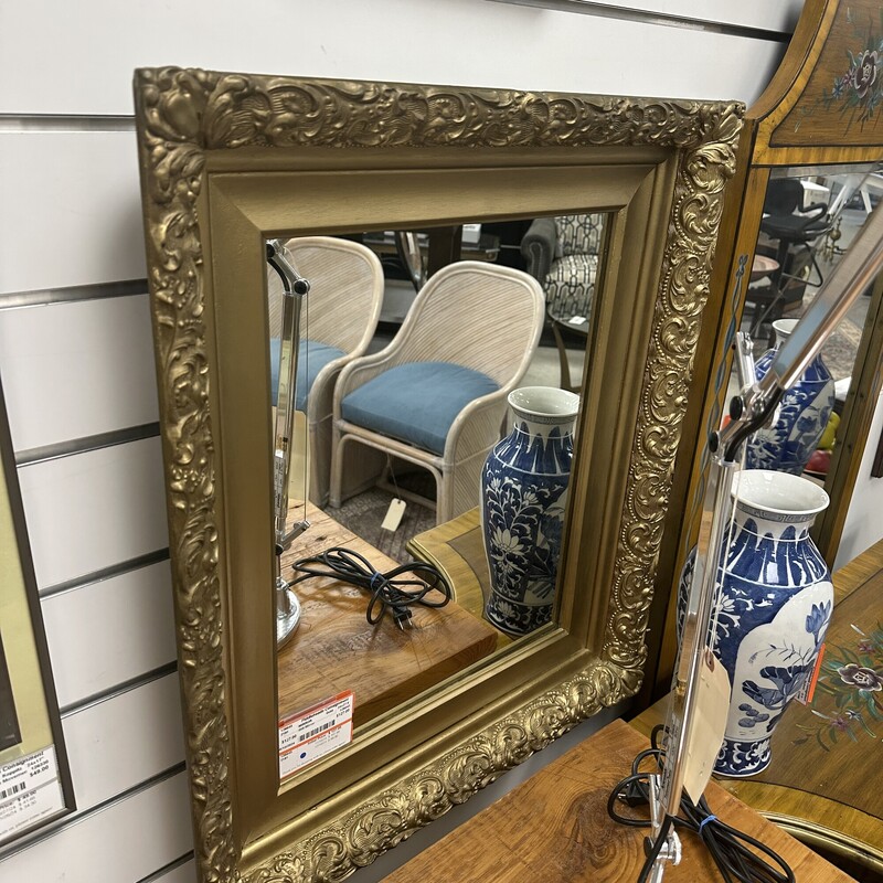 Gold Gilt Mirror, Vintage
Size: 24x27.5