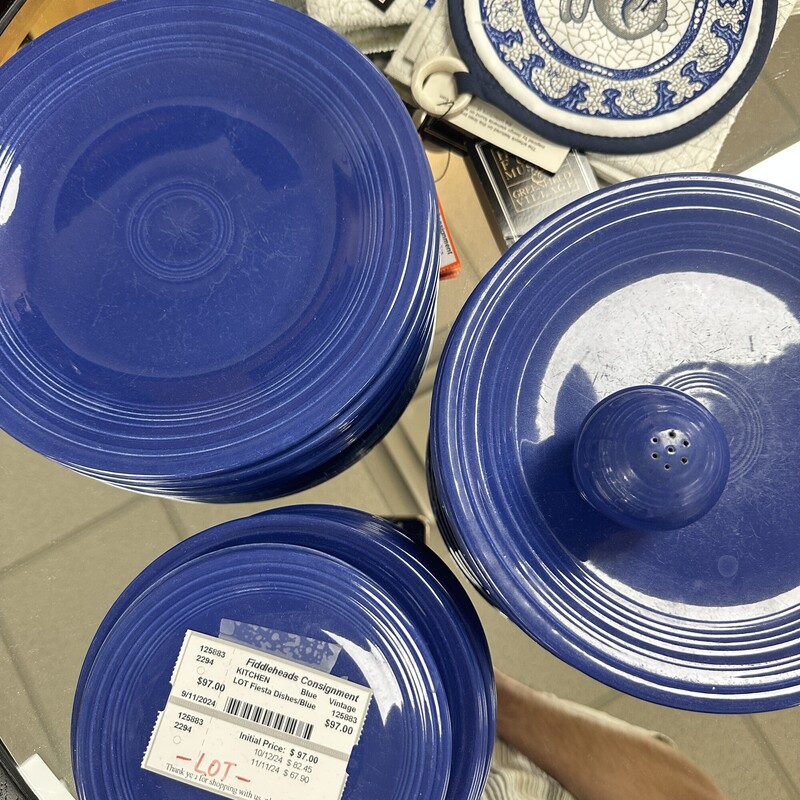 Fiestaware Vintage Dishes Lot, Dark Blue. Includes 6 Dinner Plates, 9 Luncheon Plates., 7 Dessert Plates and one singular salt/pepper shaker.