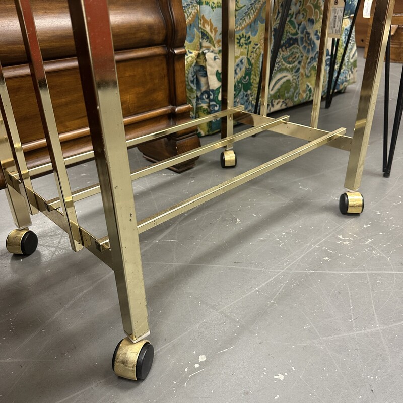 Extendable Brass TV Stand, Mid Century
Size: 29x31x16