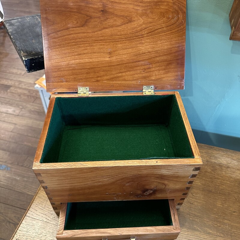 Hand Made Wood Box,<br />
Size: 13x9x9<br />
Beautiful wood storage box with lift top and drawer at<br />
bottom.  Felt lined in top and bottom with dovetail edges.