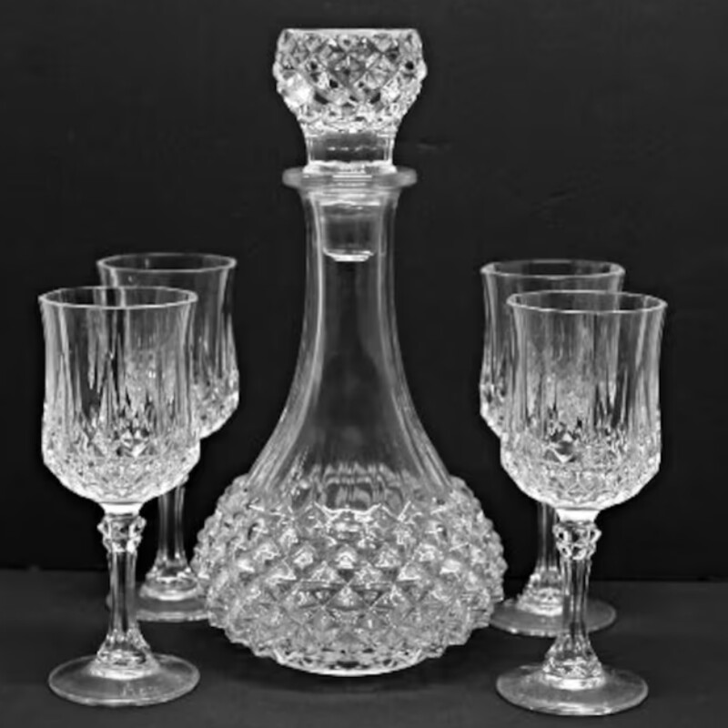 Longchamp Cristal D'Arques Decanter & 4 Wine Glasses
Set of 5
Clear
Size: 5.5 x 11H