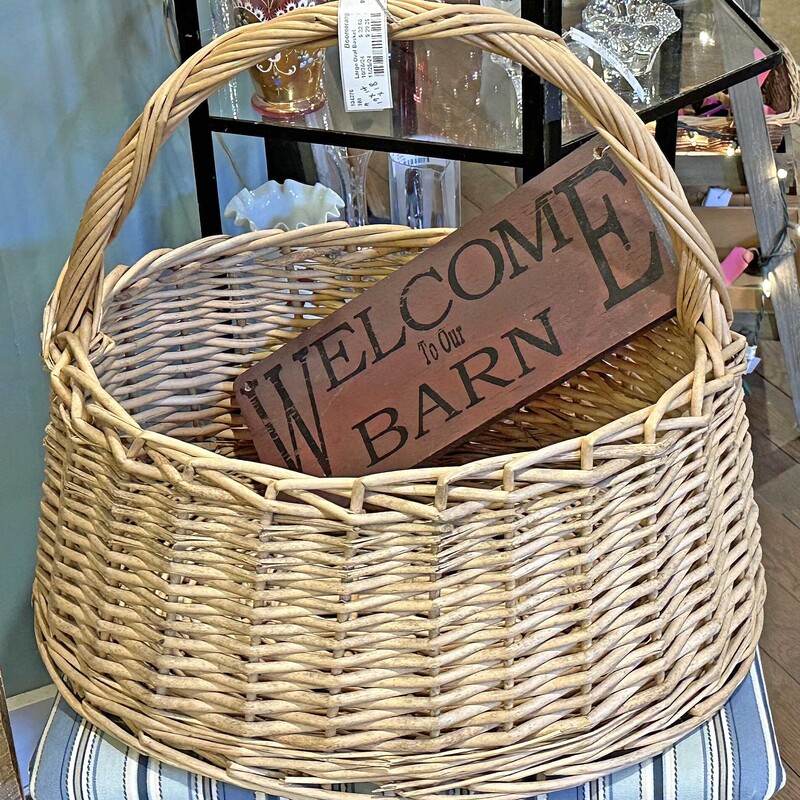 Large Oval Basket with Handle
19 In Wide x 14 In Deep x 18 In Tall.