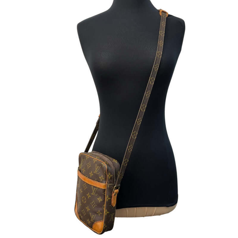 Louis Vuitton Danube Crossbody<br />
Quality Leather with Monogram Print<br />
Brown Coated Canvas<br />
Brass Hardware<br />
Leather Trim<br />
Single Adjustable Shoulder Strap<br />
Leather Trim Embellishment & Single Exterior Pocket<br />
Leather Lining & Single Interior Pocket<br />
Zip Closure at Top