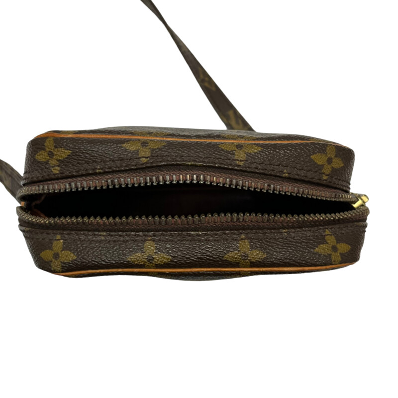 Louis Vuitton Danube Crossbody<br />
Quality Leather with Monogram Print<br />
Brown Coated Canvas<br />
Brass Hardware<br />
Leather Trim<br />
Single Adjustable Shoulder Strap<br />
Leather Trim Embellishment & Single Exterior Pocket<br />
Leather Lining & Single Interior Pocket<br />
Zip Closure at Top