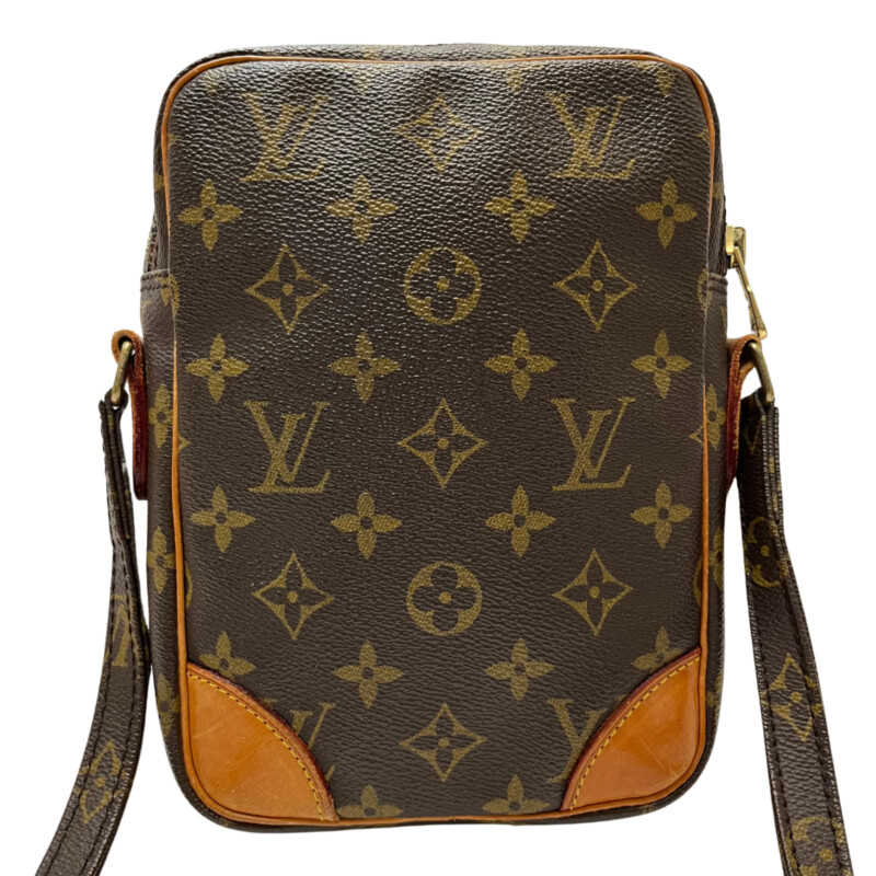 Louis Vuitton Danube Crossbody<br />
Quality Leather with Monogram Print<br />
Brown Coated Canvas<br />
Brass Hardware<br />
Leather Trim<br />
Single Adjustable Shoulder Strap<br />
Leather Trim Embellishment & Single Exterior Pocket<br />
Leather Lining & Single Interior Pocket<br />
Zip Closure at Top