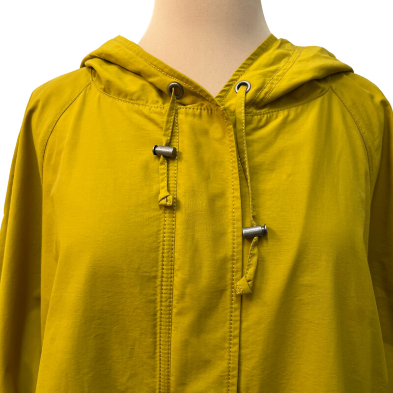 Eileen Fisher Raincoat<br />
Hooded with Zip and Button Closure<br />
Wider Sleeves for Easier Layering<br />
Pockets with Two Ways to Use<br />
Color: Mustard<br />
Size: 2X