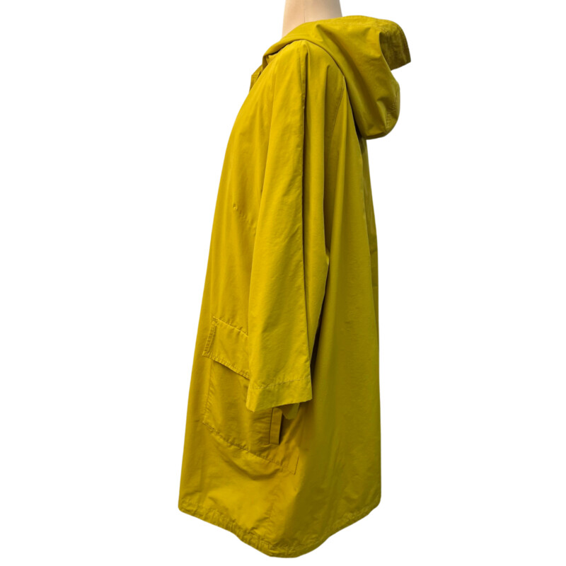 Eileen Fisher Raincoat<br />
Hooded with Zip and Button Closure<br />
Wider Sleeves for Easier Layering<br />
Pockets with Two Ways to Use<br />
Color: Mustard<br />
Size: 2X