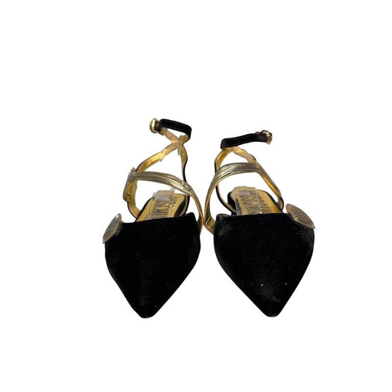 Moschino Cutlery Vevlet Flats<br />
Size 36.5<br />
In Excellent Condition<br />
Comes with original dust bag.