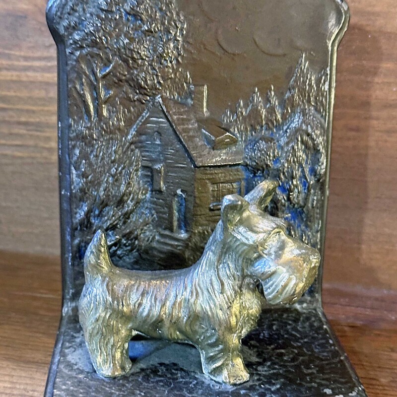 Iron and Brass Scottie Dog Bookend
Made in Japan
4 In x 5 In x 2.5 In.