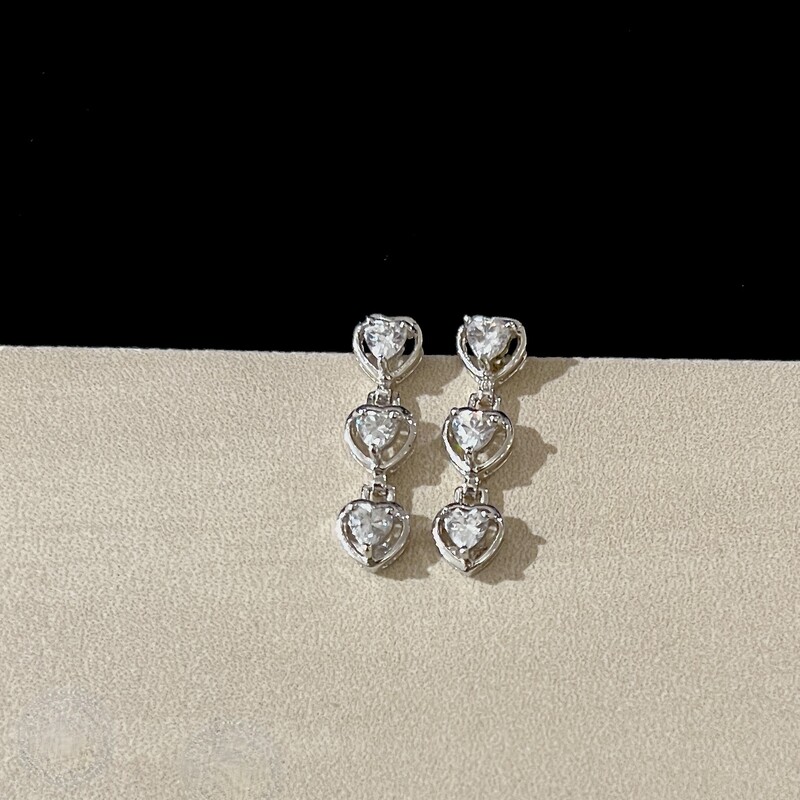 Rhinestone hearts drop earrings