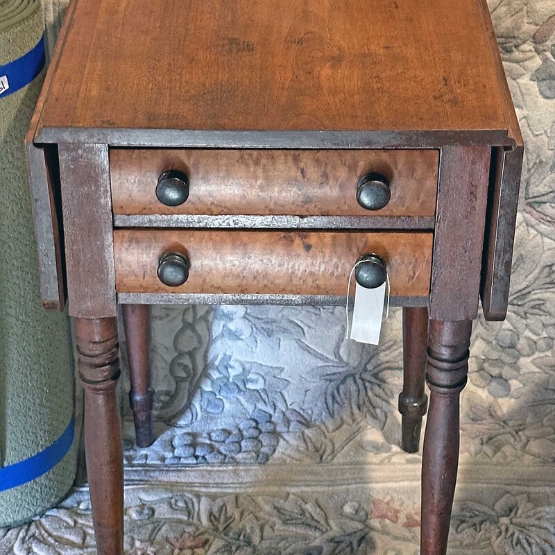 Dropleaf 2 Drwr Table,
Size: 19x19x28
Antique dropleaf table with two dovetail drawers.  Well made and in very good condition' Each leaf is 8 inches long giving it a total width of 35 inches.