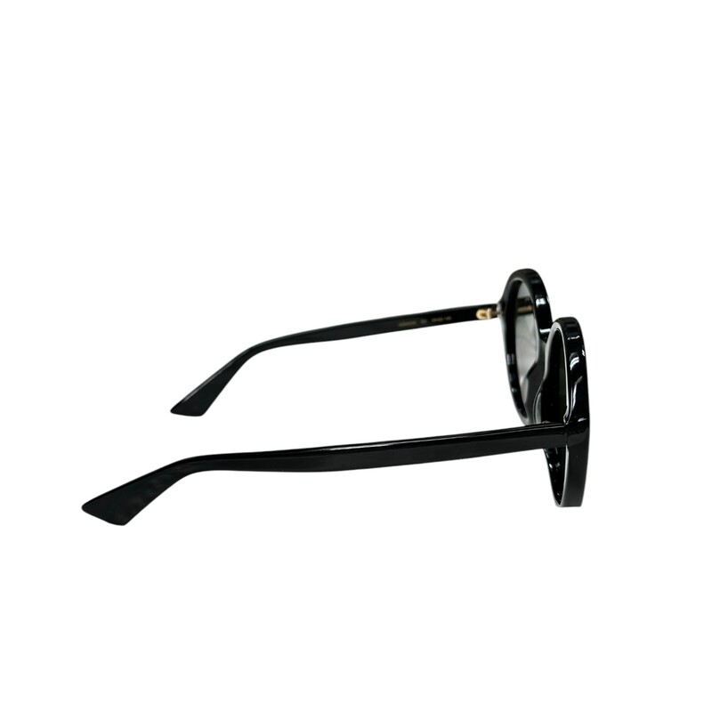 Gucci GG0023S Sunglasses<br />
Black<br />
 Size: OS<br />
Comes with original dust bag or box.