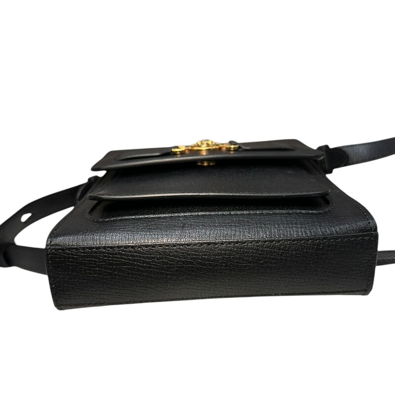 Versace Biggie Coin Black Crossbody<br />
Goatskin<br />
Dimensions: 7 in lenght 8 in height<br />
Does not come with original dust bag or box