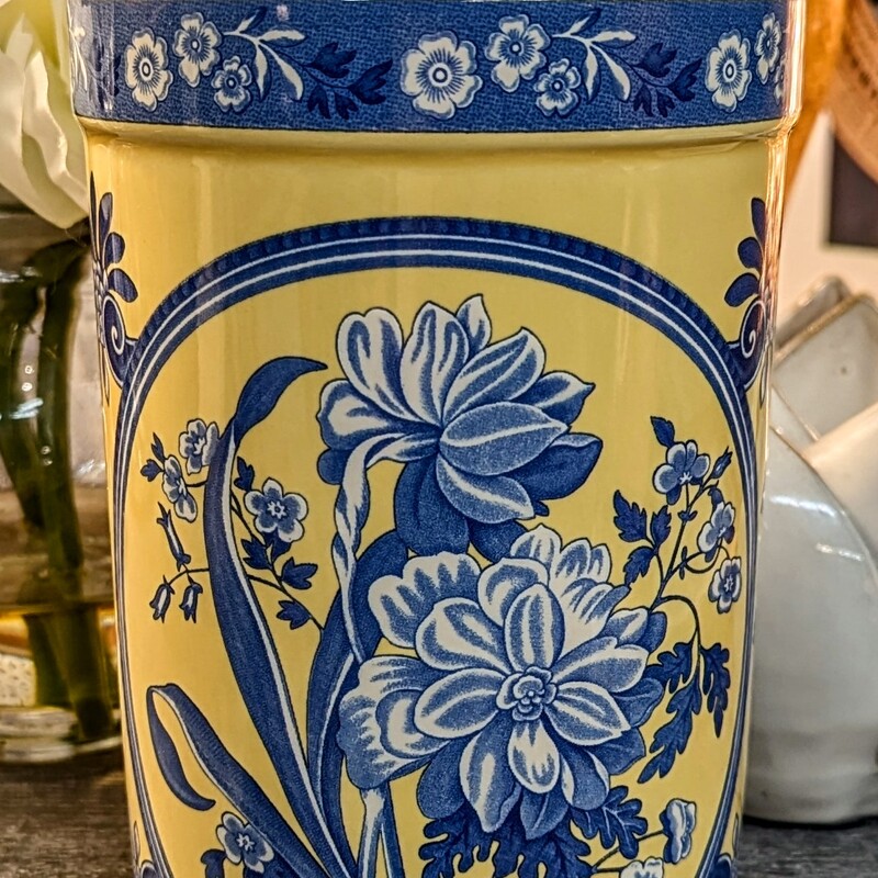 Spode Floral Canister
Yellow Blue White
Size: 4.5 x 8H