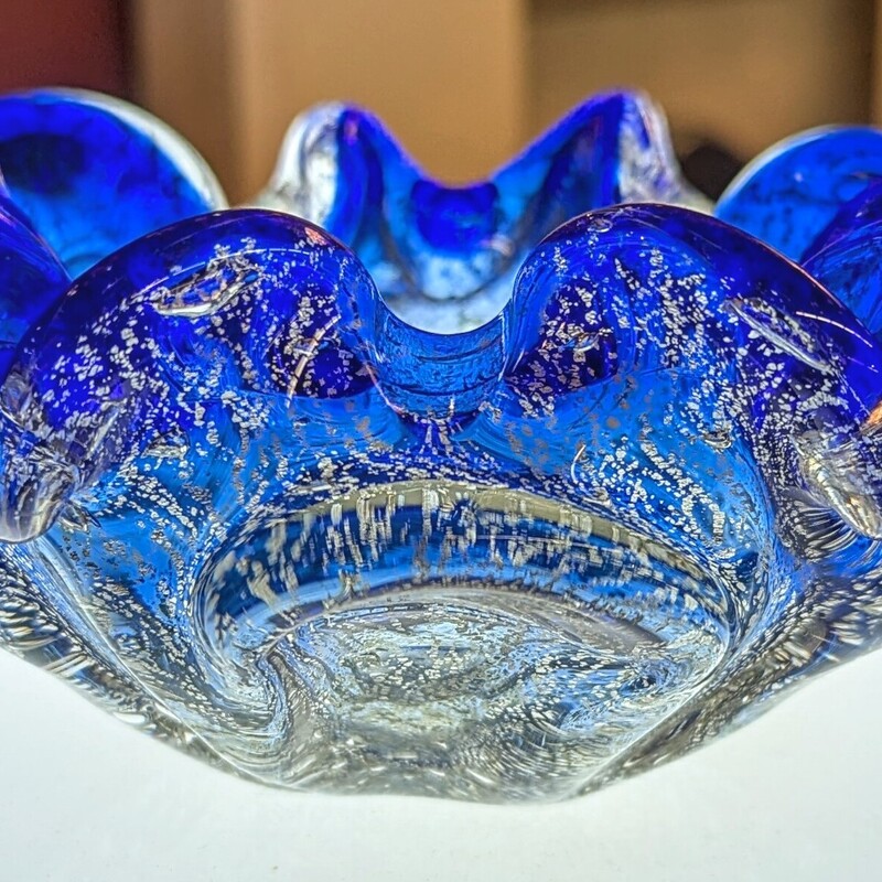 Glass Ruffle Bowl
Blue Clear Silver
Size: 5 x 2.5H