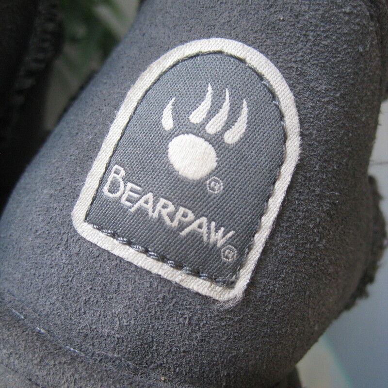 Bearpaw Fuzzy Suede Calf, Gray, Size: 7<br />
* Style name: Bianca Tall<br />
<br />
* Soft suede upper<br />
<br />
* 100% Genuine sheepskin&shearling lining and footbed<br />
<br />
* Molded EVA outsole for traction<br />
<br />
* Color: Charcoal<br />
<br />
* Size: US 7<br />
<br />
VERY gently used.<br />
<br />
thanks for looking!<br />
<br />
#80941