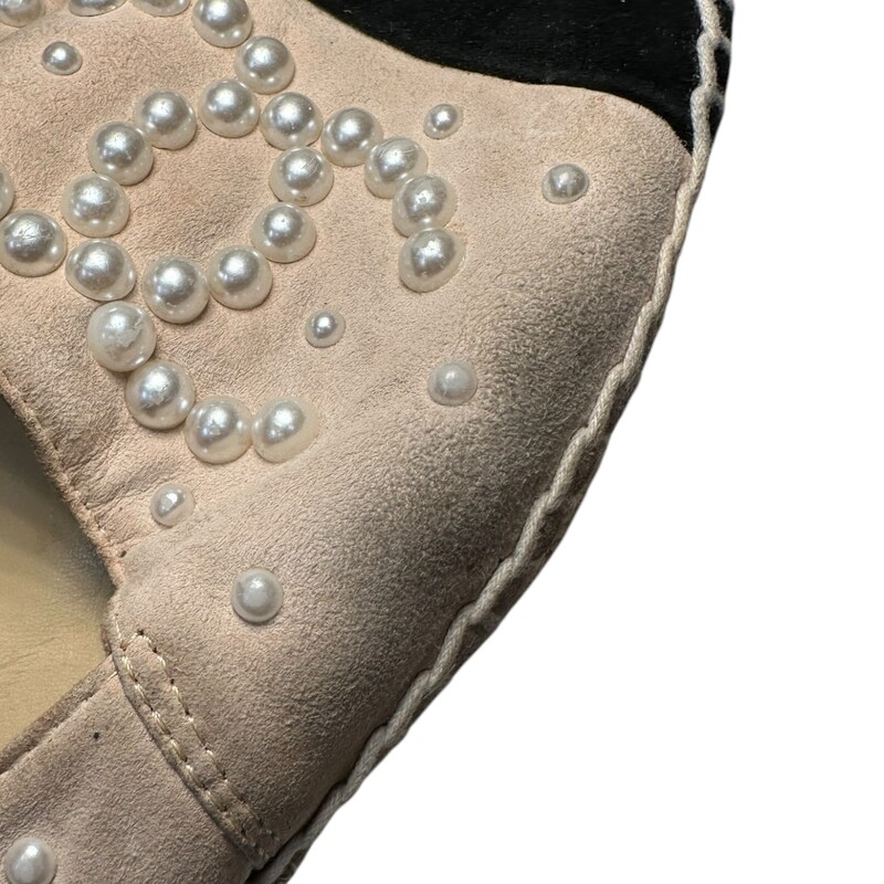 Chanel Pearl Espadrilles<br />
ASIS- Has scuff marks shown in photos.<br />
 Size: 37<br />
Does not include original dust bag or box.