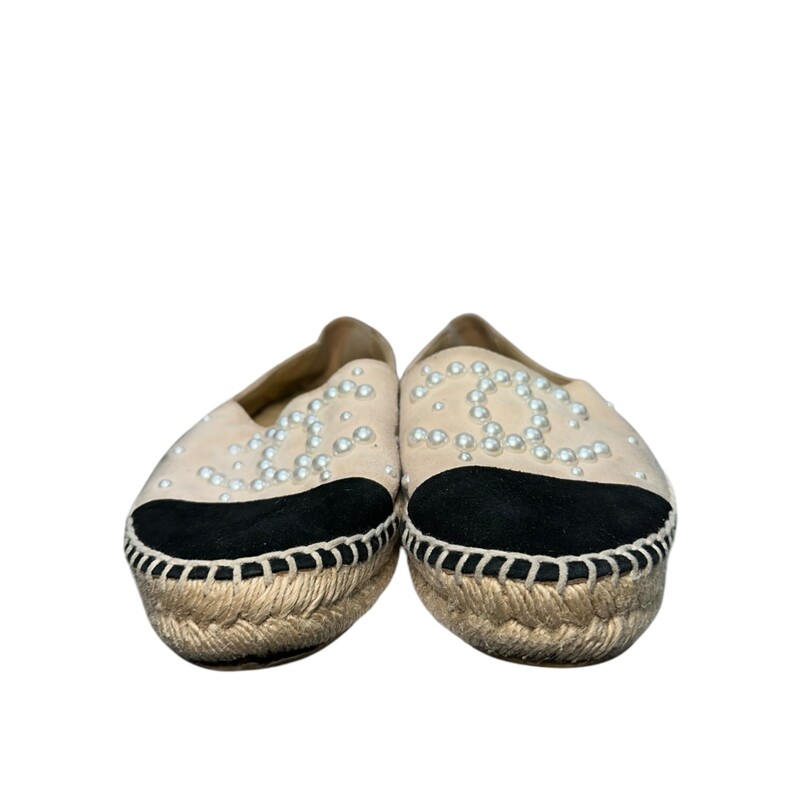 Chanel Pearl Espadrilles<br />
ASIS- Has scuff marks shown in photos.<br />
 Size: 37<br />
Does not include original dust bag or box.