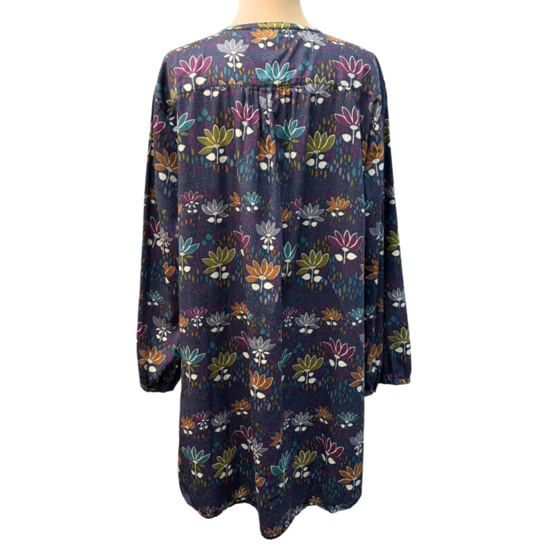 Gudrun Sjödén Tunic<br />
Floral Print<br />
Colors: Navy, Purple, Teal, Brown, Dijon, White, Olive Size: XL